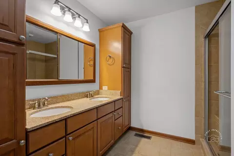 Bath - 2408 Barkdoll Rd, Naperville, IL 60565 photo 2 of 4