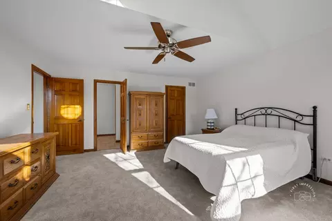 Bedroom - 2408 Barkdoll Rd, Naperville, IL 60565 photo 1 of 4