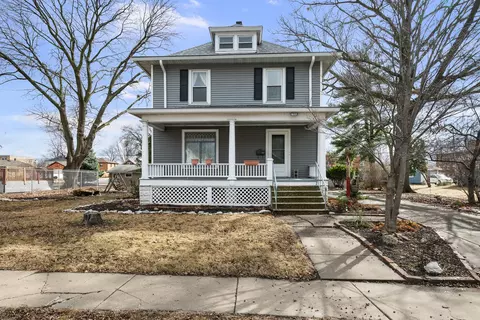 817 Grant St, Bettendorf, IA 52722