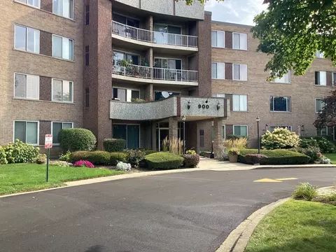 900 E Wilmette Rd #218, Palatine, IL 60074