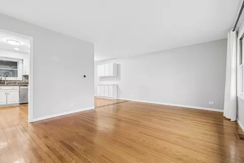 Living - 195 E Oak Glen Dr, Bartlett, IL 60103 photo 5 of 7