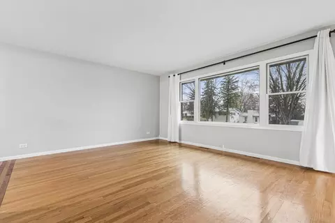 Living - 195 E Oak Glen Dr, Bartlett, IL 60103 photo 6 of 7