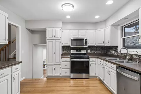 Kitchen - 195 E Oak Glen Dr, Bartlett, IL 60103 photo 3 of 3