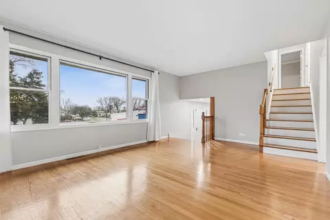 Living - 195 E Oak Glen Dr, Bartlett, IL 60103 photo 2 of 7