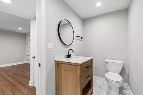 Bath - 195 E Oak Glen Dr, Bartlett, IL 60103 photo 1 of 3