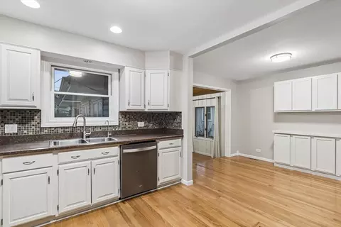 Kitchen - 195 E Oak Glen Dr, Bartlett, IL 60103 photo 1 of 3
