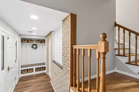 Entry Way - 195 E Oak Glen Dr, Bartlett, IL 60103 photo 1 of 2