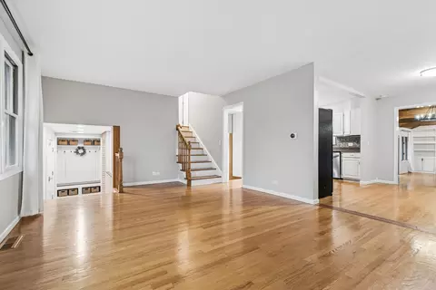 Living - 195 E Oak Glen Dr, Bartlett, IL 60103 photo 1 of 7
