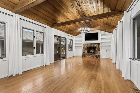 Living - 195 E Oak Glen Dr, Bartlett, IL 60103 photo 4 of 7