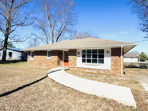 308 Half St, Woodland, IL 60974