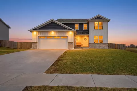 7 Boulder Dr, Carlock, IL 61725