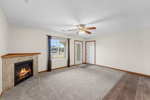 Living - 300 E Franklin St #101, Eldridge, IA 52748 photo 2 of 4