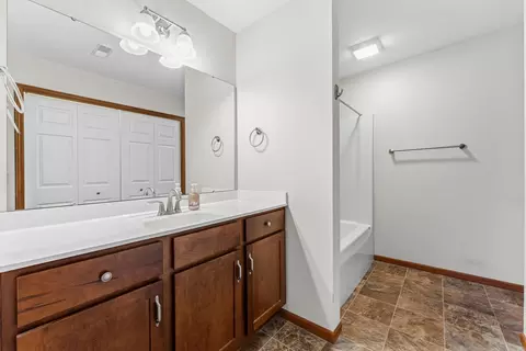 Bath - 300 E Franklin St #101, Eldridge, IA 52748 photo 1 of 2