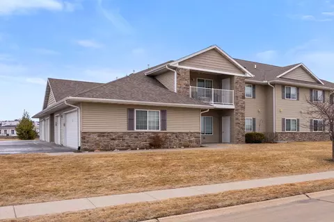 300 E Franklin St #101, Eldridge, IA 52748