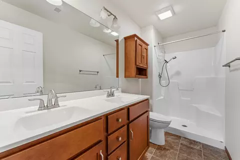 Bath - 300 E Franklin St #101, Eldridge, IA 52748 photo 2 of 2