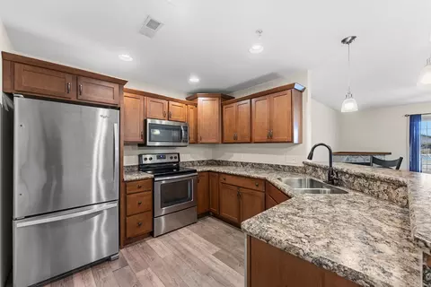 Kitchen - 300 E Franklin St #101, Eldridge, IA 52748 photo 2 of 2