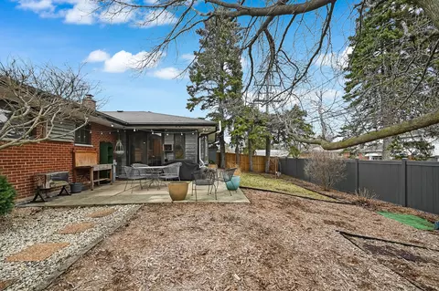 Exterior - 571 Dara James Rd, Des Plaines, IL 60016 photo 3 of 3