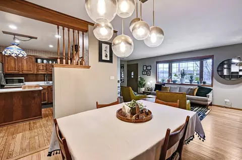 Dining - 571 Dara James Rd, Des Plaines, IL 60016 photo 2 of 2