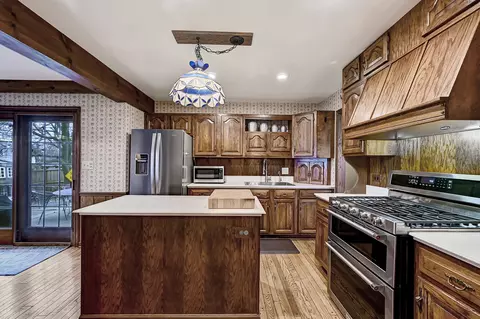 Kitchen - 571 Dara James Rd, Des Plaines, IL 60016 photo 2 of 2