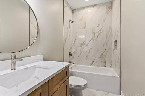Bath - 4932 S Champlain Ave, Chicago, IL 60615 photo 1 of 2
