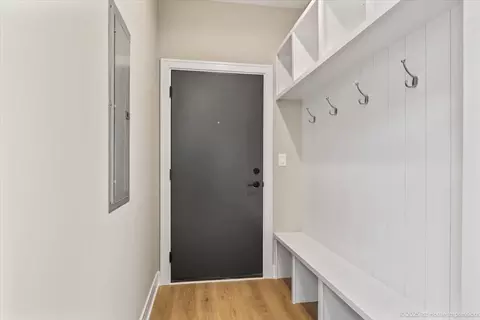 Entry Way - 4932 S Champlain Ave, Chicago, IL 60615 photo 2 of 2