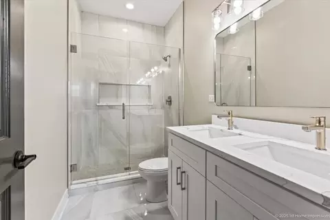 Bath - 4932 S Champlain Ave, Chicago, IL 60615 photo 2 of 2