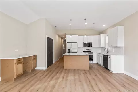 Entry Way - 4932 S Champlain Ave, Chicago, IL 60615 photo 1 of 2