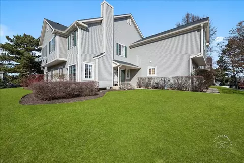 1 Windsor Cir #B, South Elgin, IL 60177