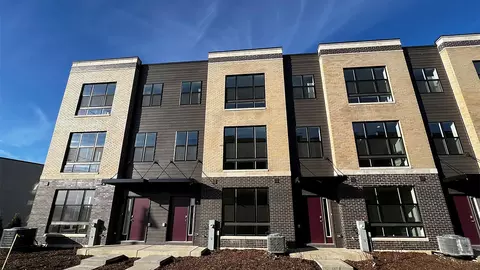 383 Summit Cir, Lombard, IL 60148