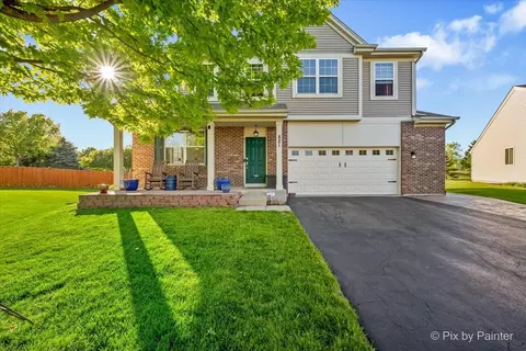 821 Glen Cove Ln, Pingree Grove, IL 60140