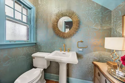Bath - 1321 Monroe Ave, River Forest, IL 60305 photo 1 of 3