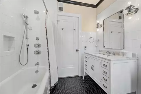 Bath - 1321 Monroe Ave, River Forest, IL 60305 photo 3 of 3
