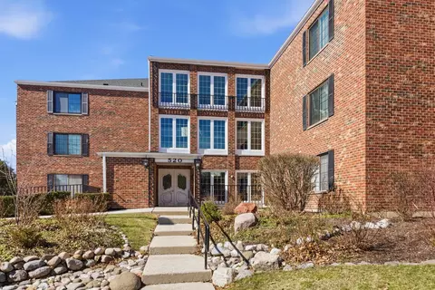 520 Biesterfield Rd #122B, Elk Grove Village, IL 60007