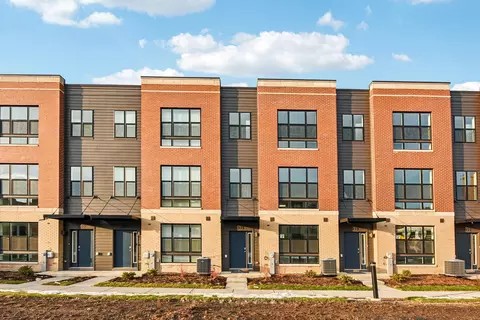 373 Summit Cir, Lombard, IL 60148