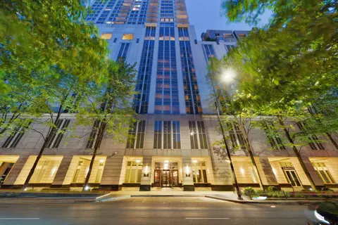 55 Erie St #2705, Chicago, IL 60611