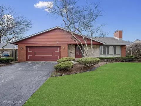 5 Larkspur Ln, Clarendon Hills, IL 60514