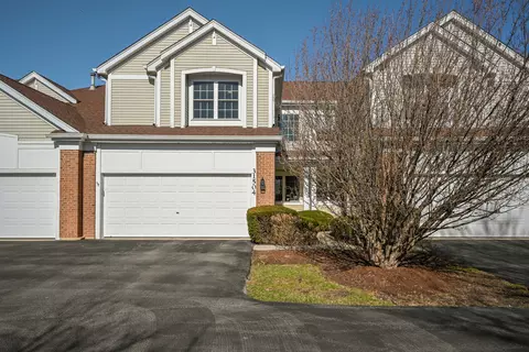 31504 Kline Cir, Warrenville, IL 60555