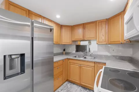 Kitchen - 100 Deborah Ln #B26, Wheeling, IL 60090 photo 1 of 1