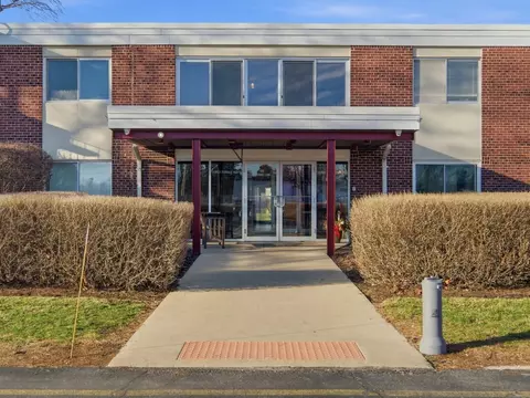 100 Deborah Ln #B26, Wheeling, IL 60090