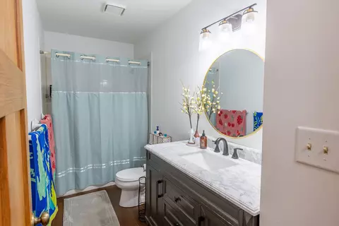 Bath - 5081 Adele Dr, Gurnee, IL 60031 photo 1 of 3