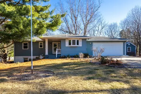 7 Sandpiper Dr, Blue Grass, IA 52726
