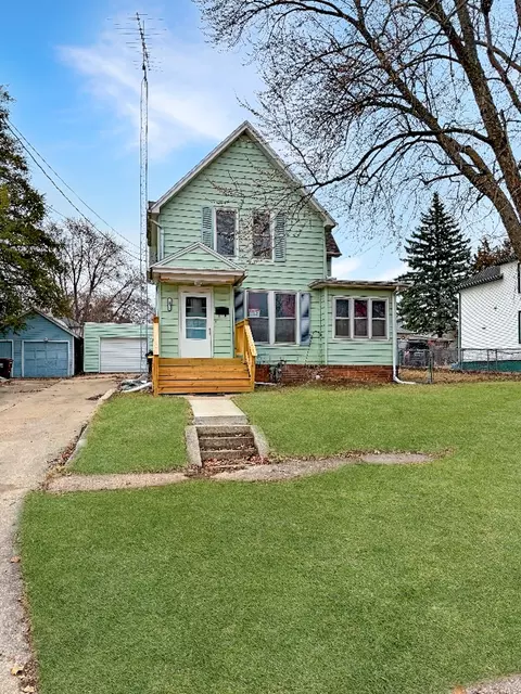 1607 S Highland Ave, Freeport, IL 61032
