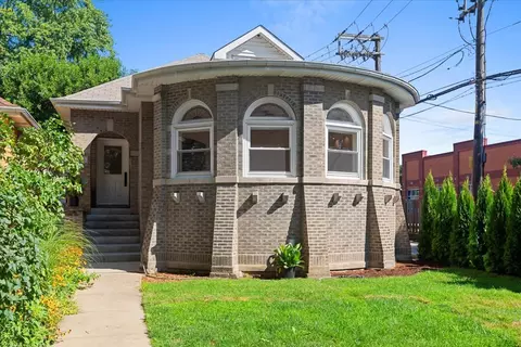 2416 W Morse Ave, Chicago, IL 60645