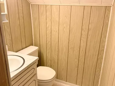 Bath - 719 12th St, Peru, IL 61354 photo 2 of 4