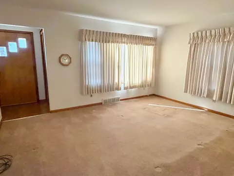 Living - 719 12th St, Peru, IL 61354 photo 1 of 1