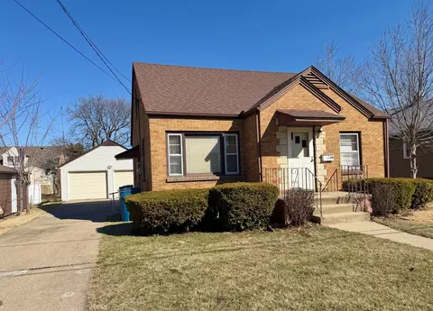 719 12th St, Peru, IL 61354
