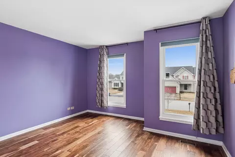 Bedroom - 2100 Hammel Ave, Aurora, IL 60504 photo 2 of 2