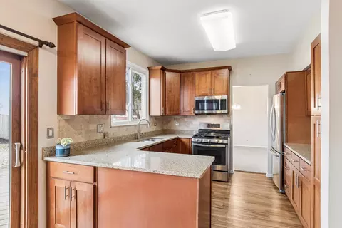 Kitchen - 2100 Hammel Ave, Aurora, IL 60504 photo 2 of 2