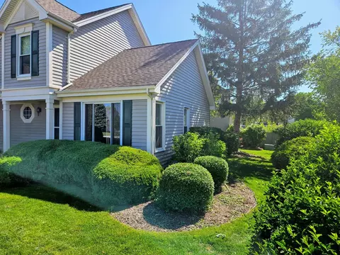 Exterior - 2100 Hammel Ave, Aurora, IL 60504 photo 3 of 9