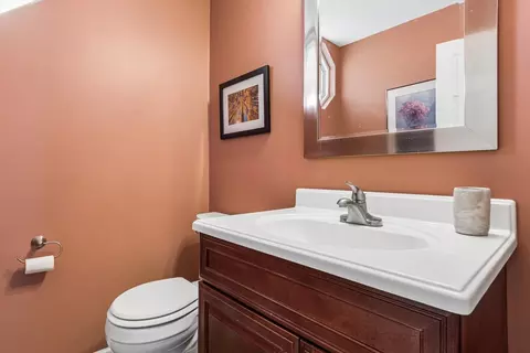 Bath - 2100 Hammel Ave, Aurora, IL 60504 photo 1 of 3